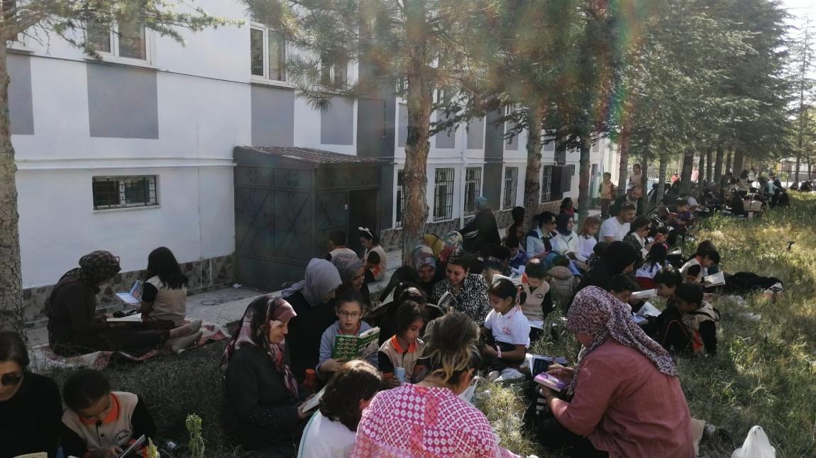 Minderimi Kapıyorum, Ailemle Okuma Yapıyorum